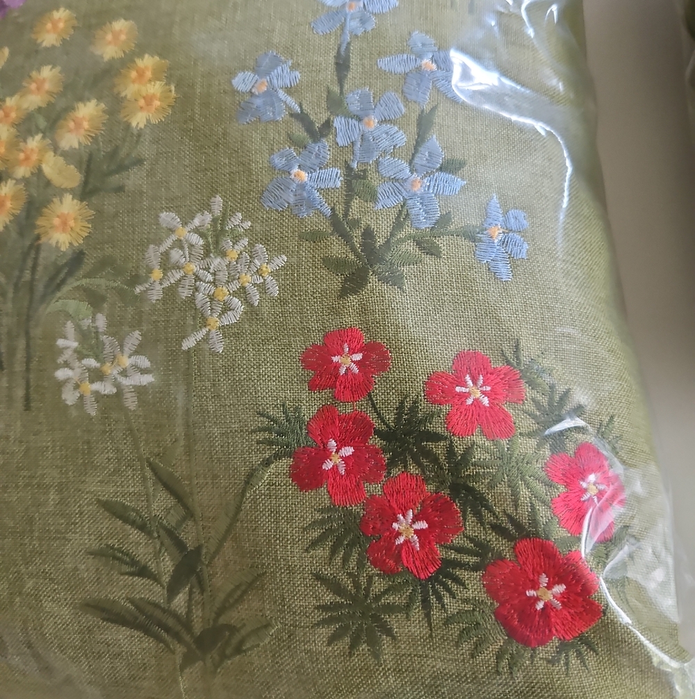 Charles Gallen Irish Wildflower Pillow Set Of 2 - Picture 5 of 8